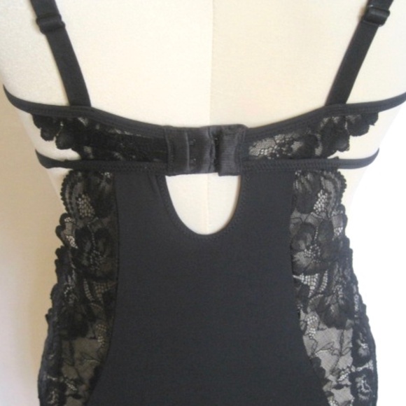 Blush Lace Bodysuit - Picture 6 of 11